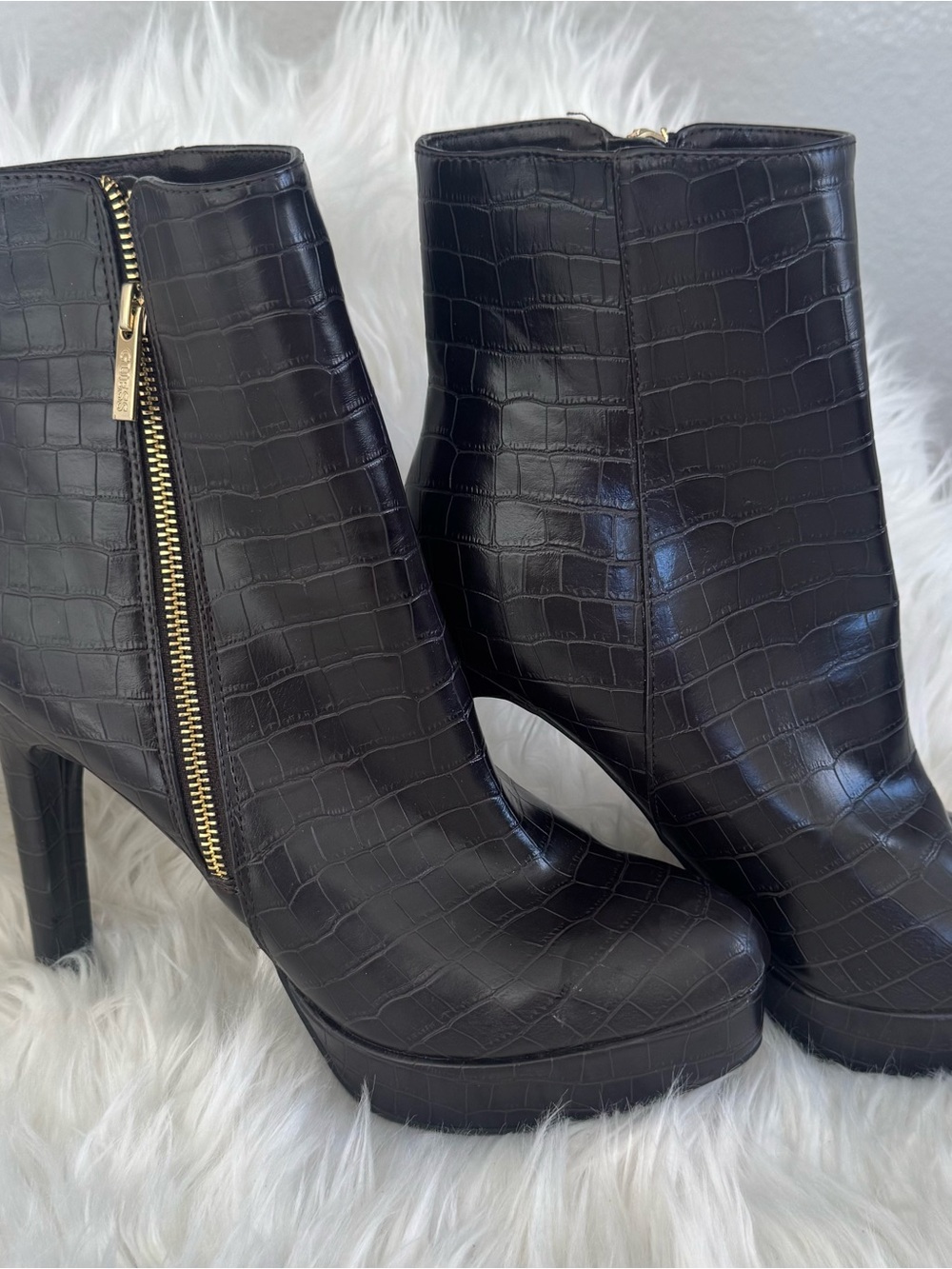 Guess size 9 Y2K Black Croc-Embossed Platform Ankle Boots - Women